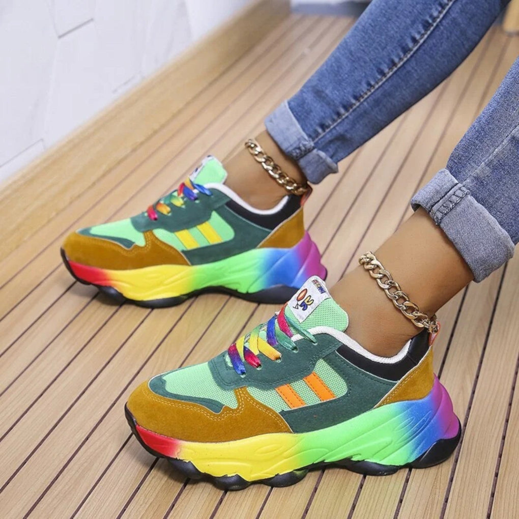 https://cdn.shopify.com/s/files/1/0659/5451/2986/files/modieuze-blauwe-dames-sneakers-met-verhoogde-zool-lichtgewicht-design-en-schokabsorberende-zool-voor-5.jpg?v=1753542714