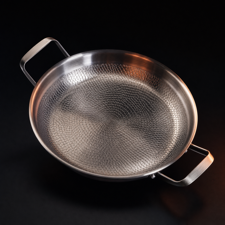 Gehamerde titanium pan met twee handvatten
