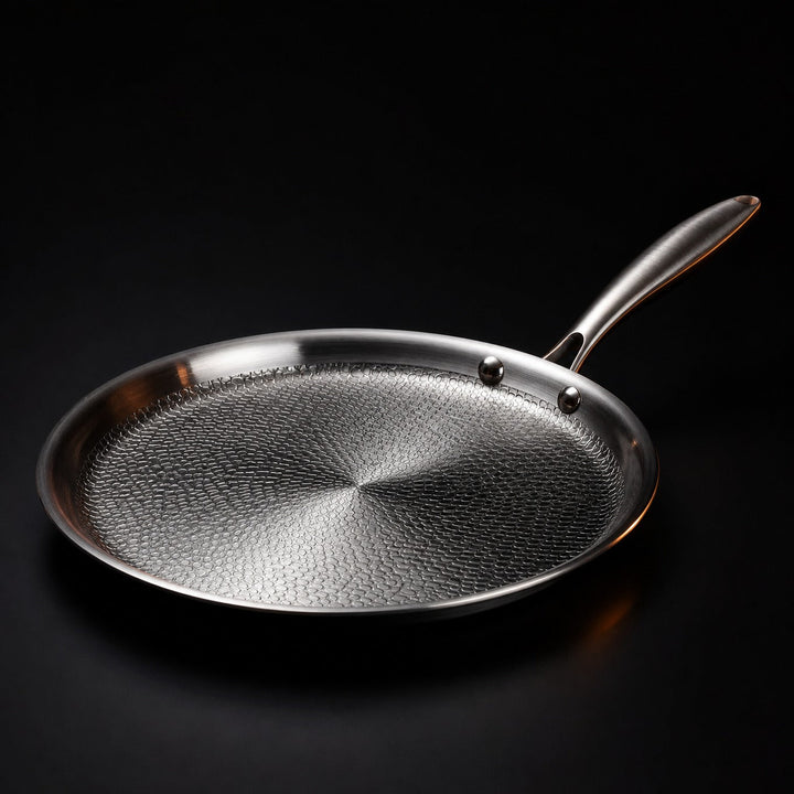 Handgehamerde titanium crêpepan, PFAS-vrij