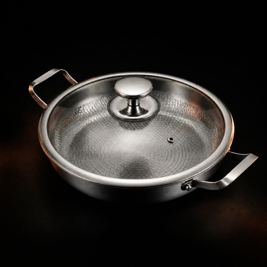 Handgehamerde titanium pan met twee zijhandgrepen