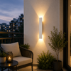 Buitenwandlamp met led-verlichting omhoog en omlaag en modern rechthoekig ontwerp