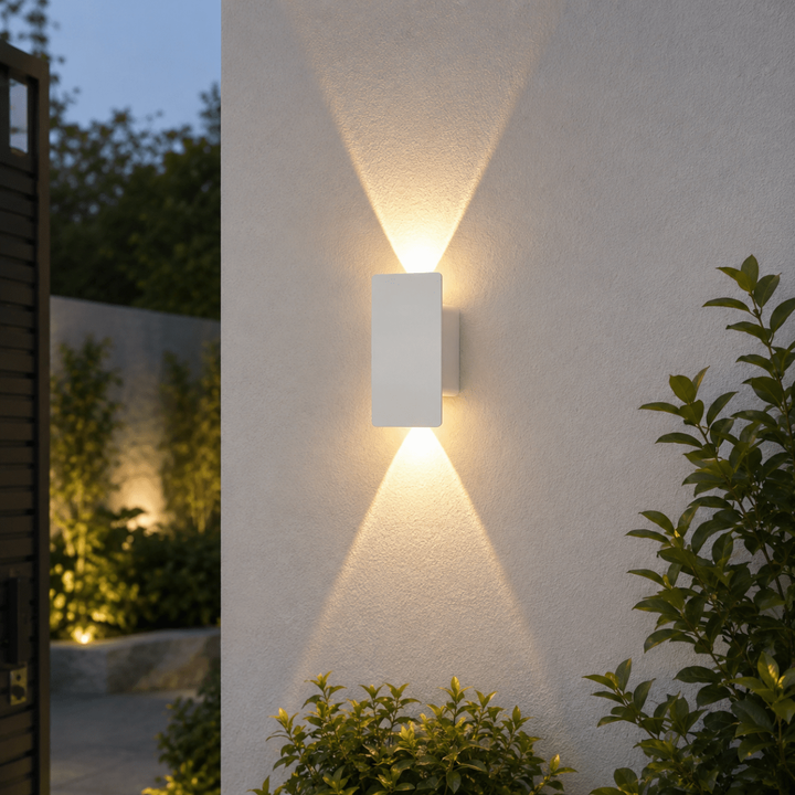Buitenwandlamp met led-verlichting omhoog en omlaag en modern rechthoekig ontwerp