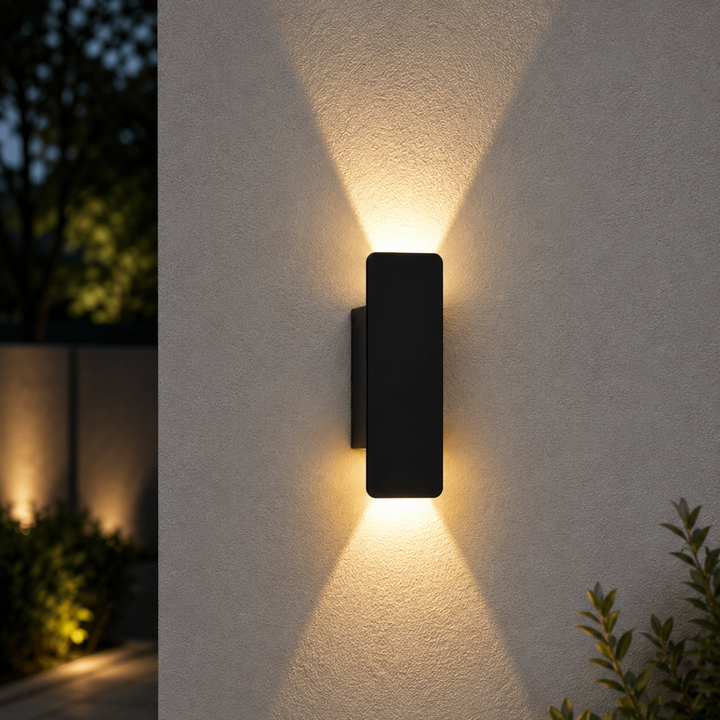Buitenwandlamp met led-verlichting omhoog en omlaag en modern rechthoekig ontwerp