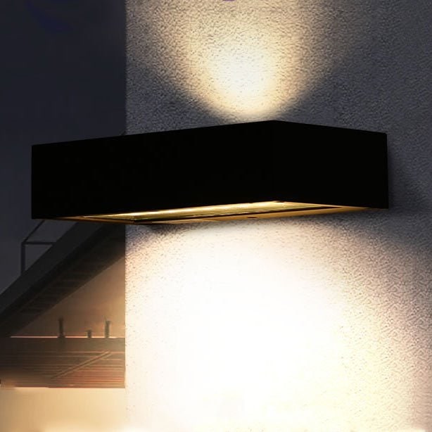 Buitenwandlamp met op- en neer-LED-verlichting en bewegingssensor voor buiten