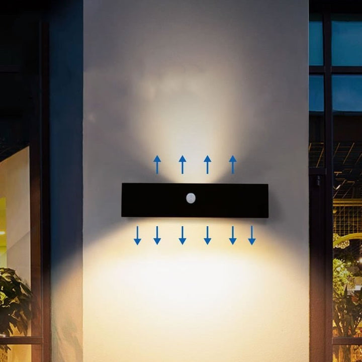 Buitenwandlamp met op- en neer-LED-verlichting en bewegingssensor voor buiten