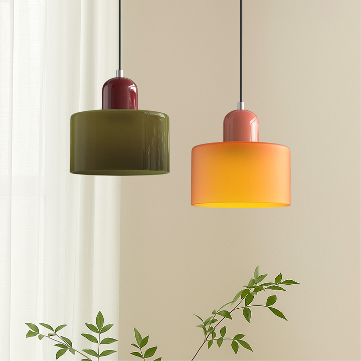 Mid-century modern hanglamp met warm wit licht en tweelaagse matglazen kap