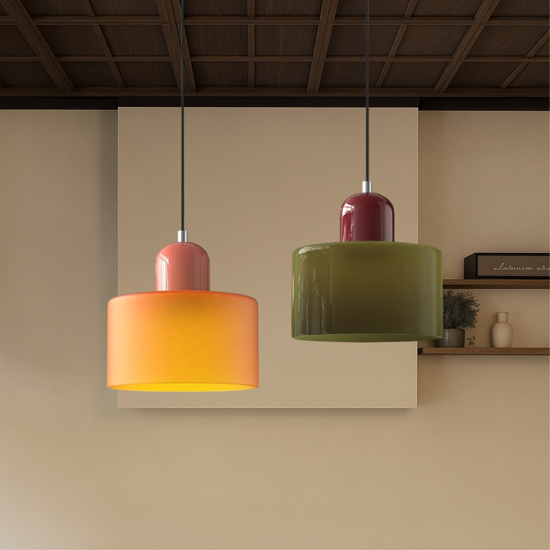 Mid-century modern hanglamp met warm wit licht en tweelaagse matglazen kap