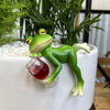 Plantenpothanger knuffelend hars figuurtje bloem decoratief tuinkikker
