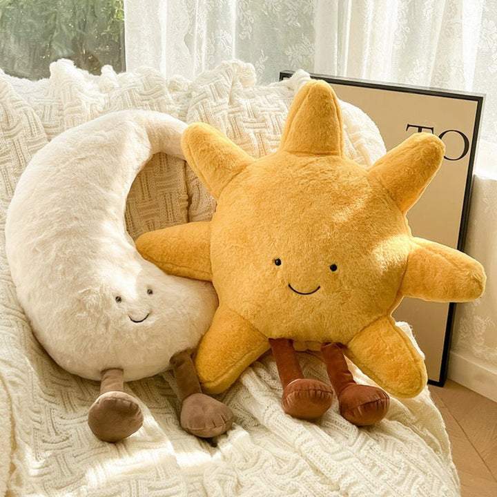 Pluchen decoratief sierkussen met pluizige stof en geborduurd lachend gezicht zon en maan