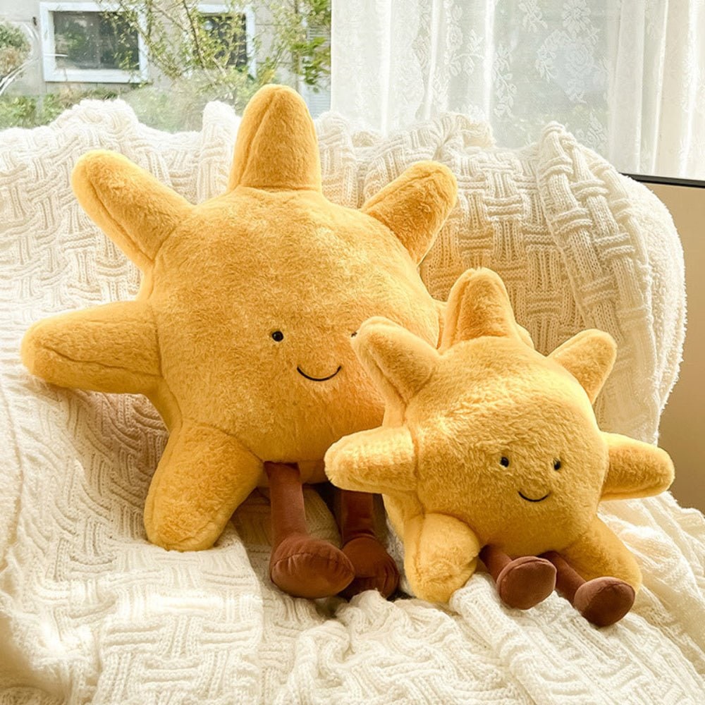 Pluchen decoratief sierkussen met pluizige stof en geborduurd lachend gezicht zon en maan