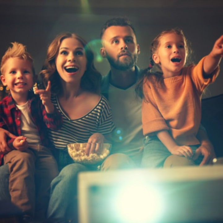 Draagbare mini projector compact LED met handmatige scherpstelling en micro-USB-poort zakformaat