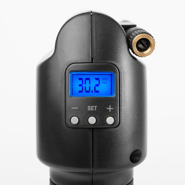 Draagbare draadloze bandenpomp met oplaadbare accu en digitaal lcd-scherm