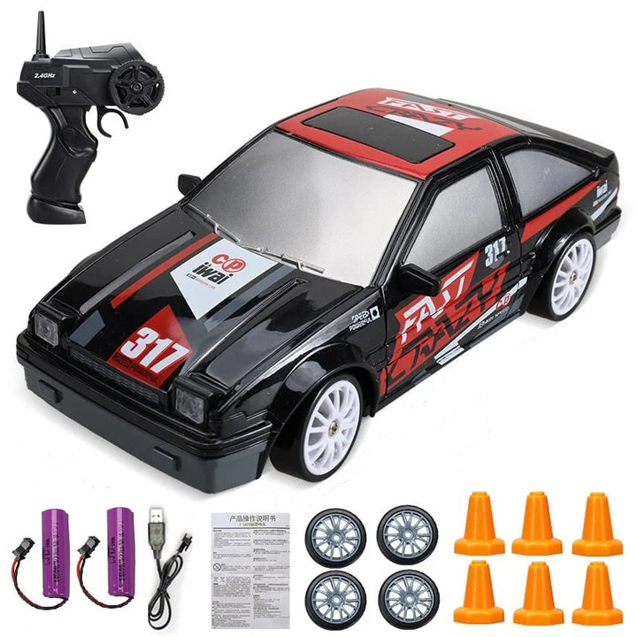 RC driftauto met afstandsbediening, LED-koplampen, reservewielen en verkeerskegels