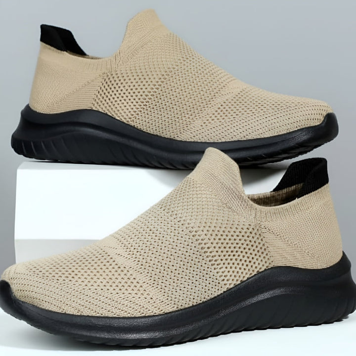 Instapsneakers voor dames met gebreid mesh bovenwerk en gevoerde schuimzool om te wandelen
