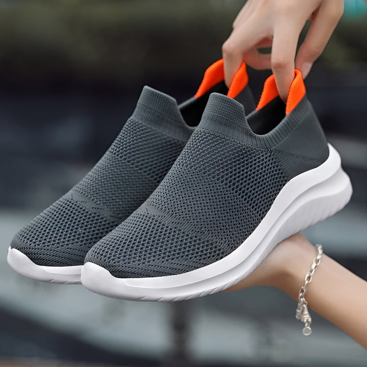 Instapsneakers voor dames met gebreid mesh bovenwerk en gevoerde schuimzool om te wandelen