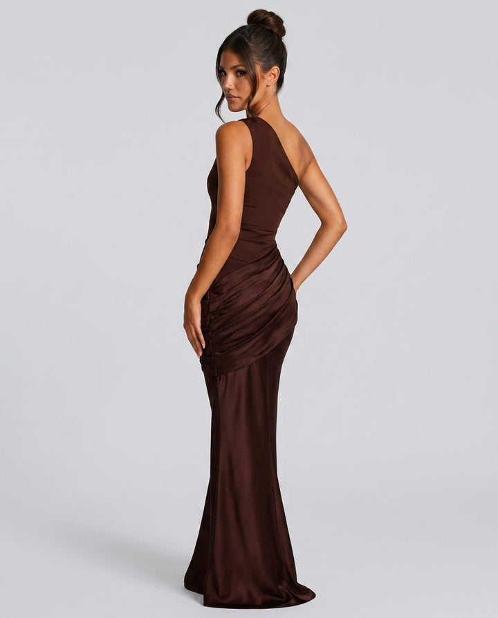 Gedrapeerde satijnen one-shoulder maxi-jurk