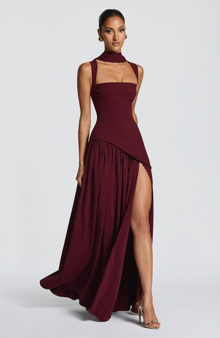 Soepelvallende chiffon maxi-jurk met vetersluiting op de rug