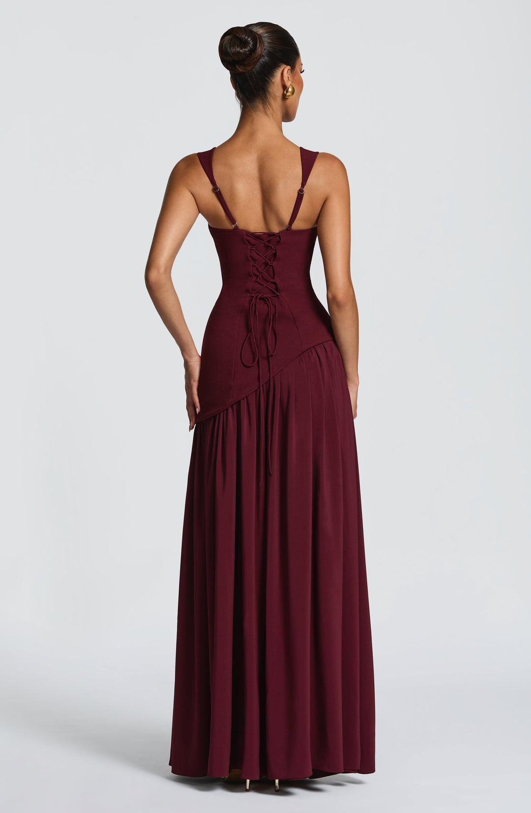 Soepelvallende chiffon maxi-jurk met vetersluiting op de rug