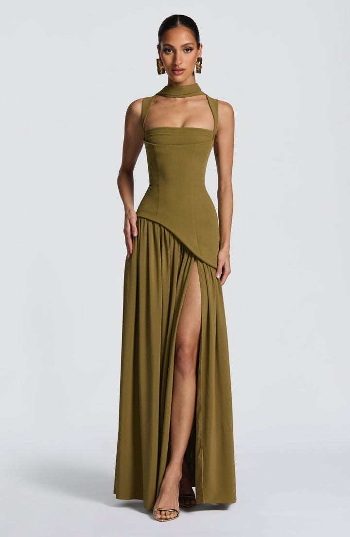 Vloeiende chiffon maxi-jurk met vetersluiting op de rug.