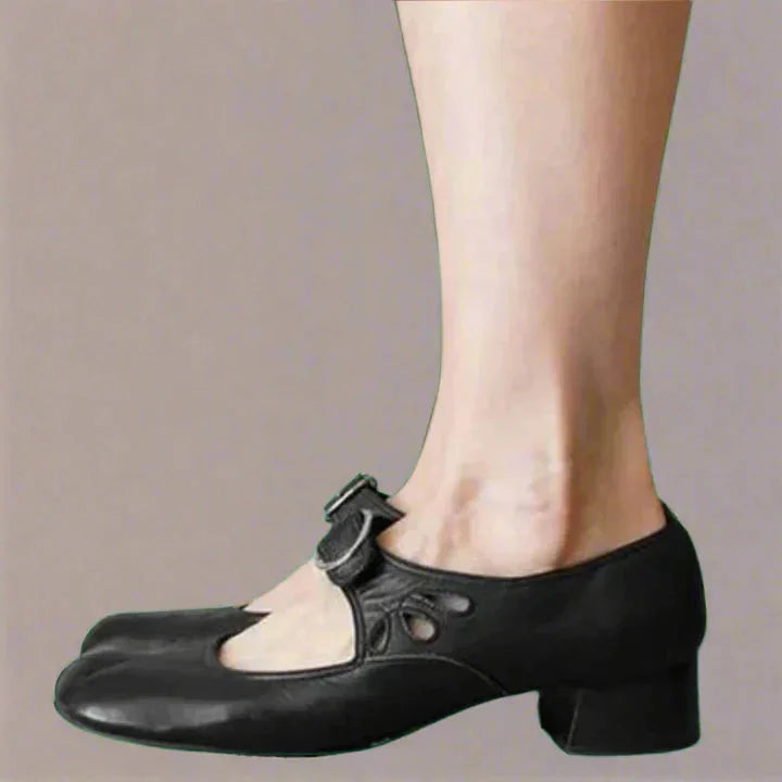 Verstelbare leren cut-out sandalen met Mary-Jane bandje