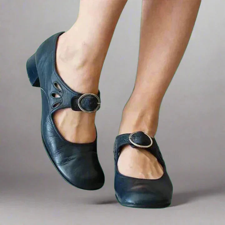 Verstelbare leren cut-out sandalen met Mary-Jane bandje