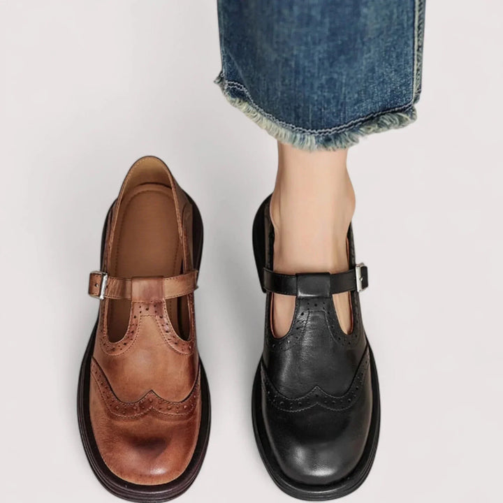 Leren Mary Jane schoenen met T-bandje en broguedetails