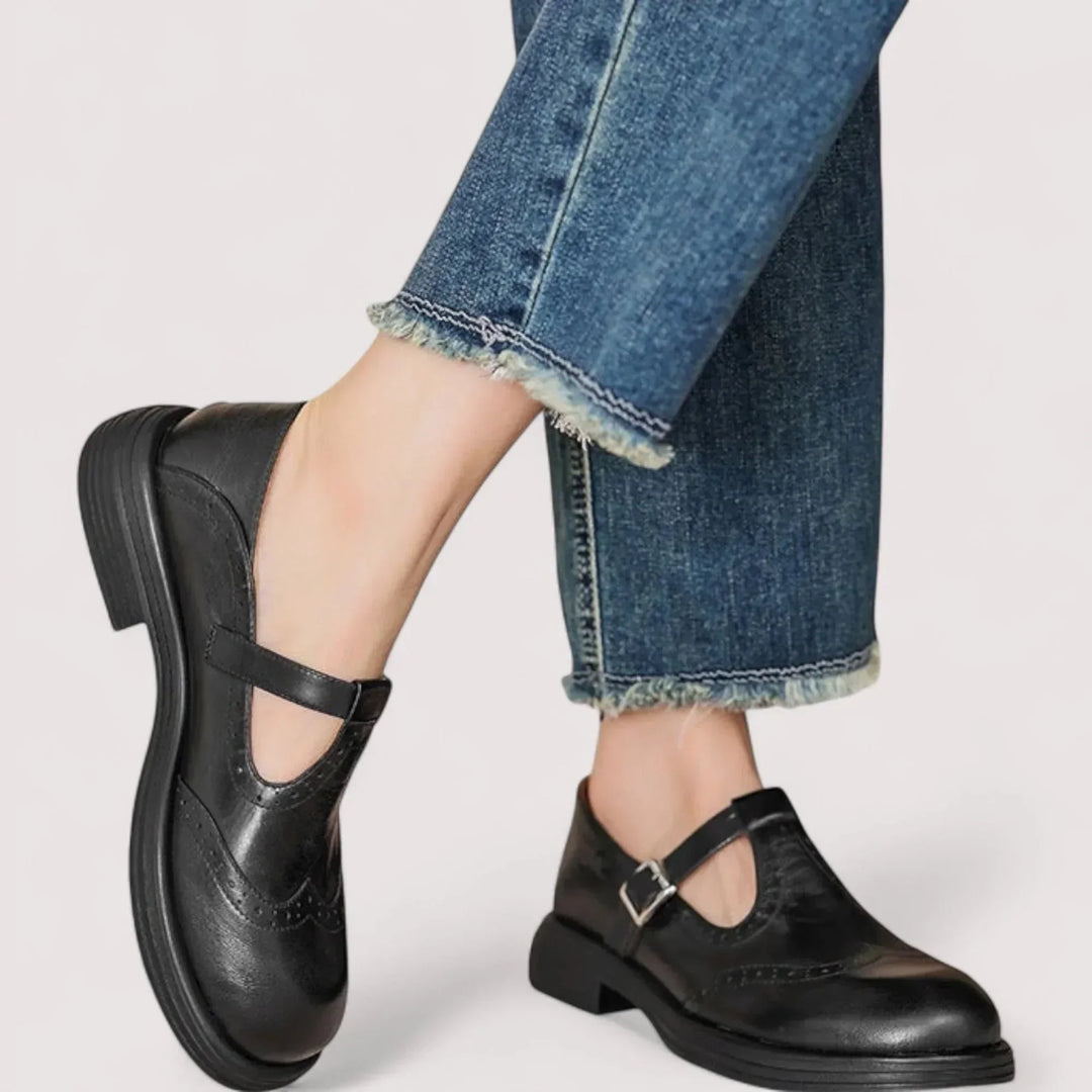 Leren Mary Jane schoenen met T-bandje en broguedetails