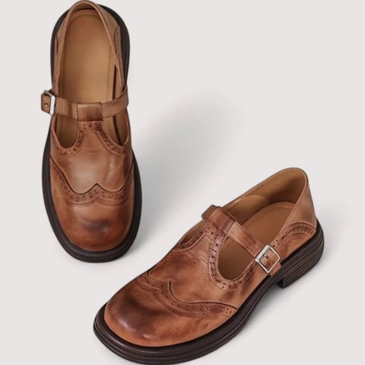 Leren Mary Jane schoenen met T-bandje en broguedetails
