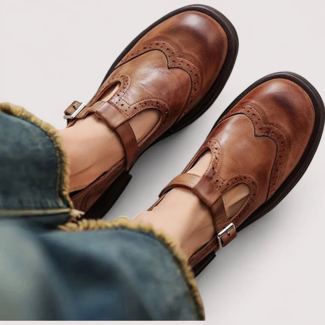Leren Mary Jane schoenen met T-bandje en broguedetails