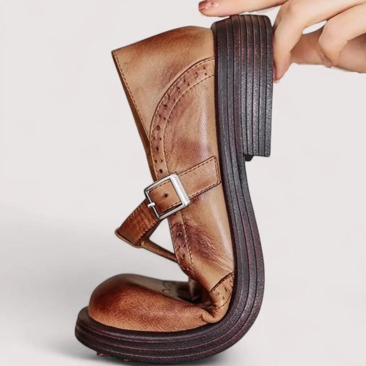 Leren Mary Jane schoenen met T-bandje en broguedetails