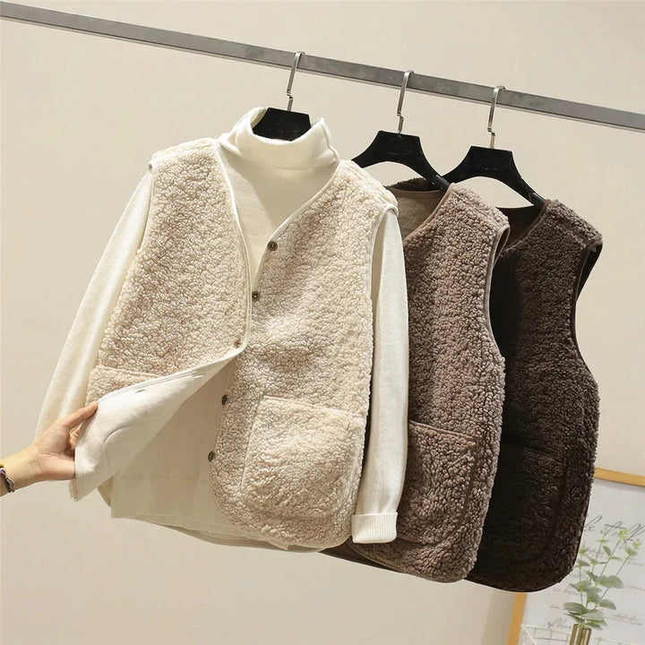 Sherpa gilet met V-hals en knopen